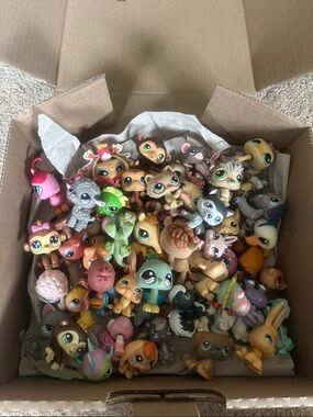 Lot of 65 LPS Littlest pet shop toys